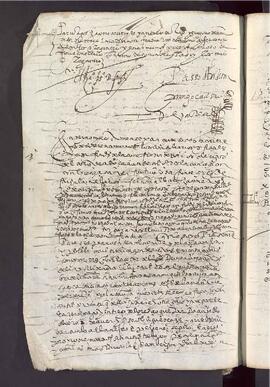 Poder otorgado por los cofrades y consiliarios de los Clérigos del Coro, a Alonso Calvo, clérigo y también cofrade, para que en su nombre pueda comprar, recibir y aceptar del licenciado Reino, abogado, vecino de la villa de Noia, el lugar y casal de Linares, sito en la parroquia de San Miguel da Costa, por el precio que pida