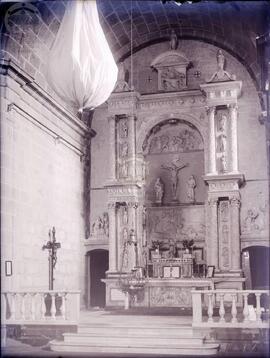Altar mayor de mármol de la capilla del Pazo de San Lourenzo de Trasouto, en Santiago de Compostela