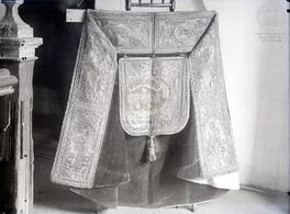 Capa encargada por el Cabildo de la Catedral de Santiago en 1561