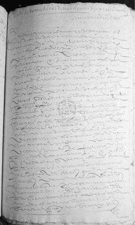 Arriendo hecho por Isabel Sánchez, viuda, vecina de la parroquia de Santa María de Sarandós, a Tomé de Cortinela, mercader, vecino de la ciudad de Santiago, de cuatro cargas y media de centeno, dos gallinas y un cabrito de renta que aquélla recibe anualmente, durante tres años y por una suma total de doscientos cuarenta y tres reales